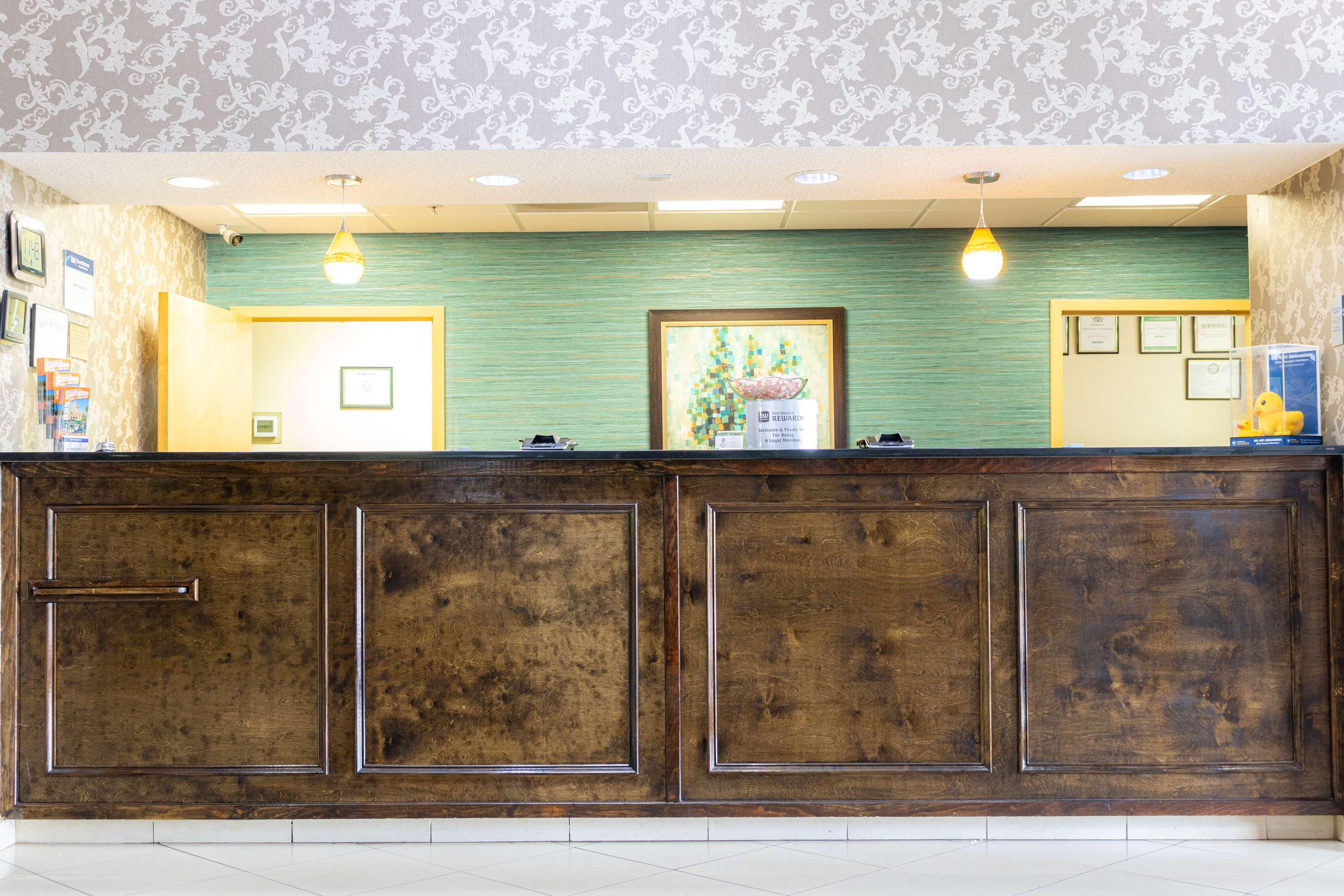 Best Western Plus Richmond Hill Inn Екстер'єр фото